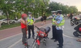 西安网友爆料摩托车视频,摩托车飞驰街头，网友直呼太刺激！